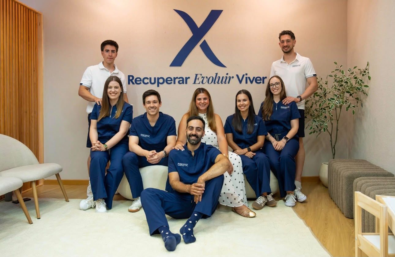 A equipa Phisioflex na sala de espera, sob o lema Recuperar, Evoluir, Viver