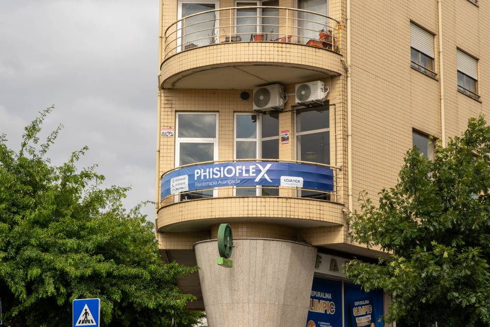 Fachada — Avenida da Carvalha